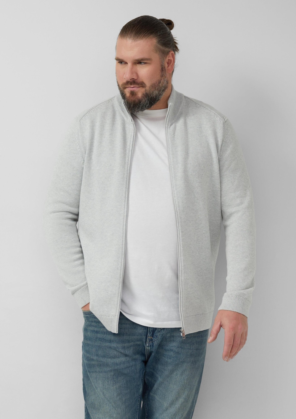 Baumwoll-Strickjacke mit Stehkragen und Logo-Patch