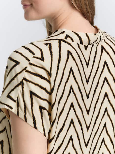 T-Shirt mit V-Ausschnitt