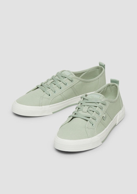 Textil-Sneaker mit Logo-Plättchen