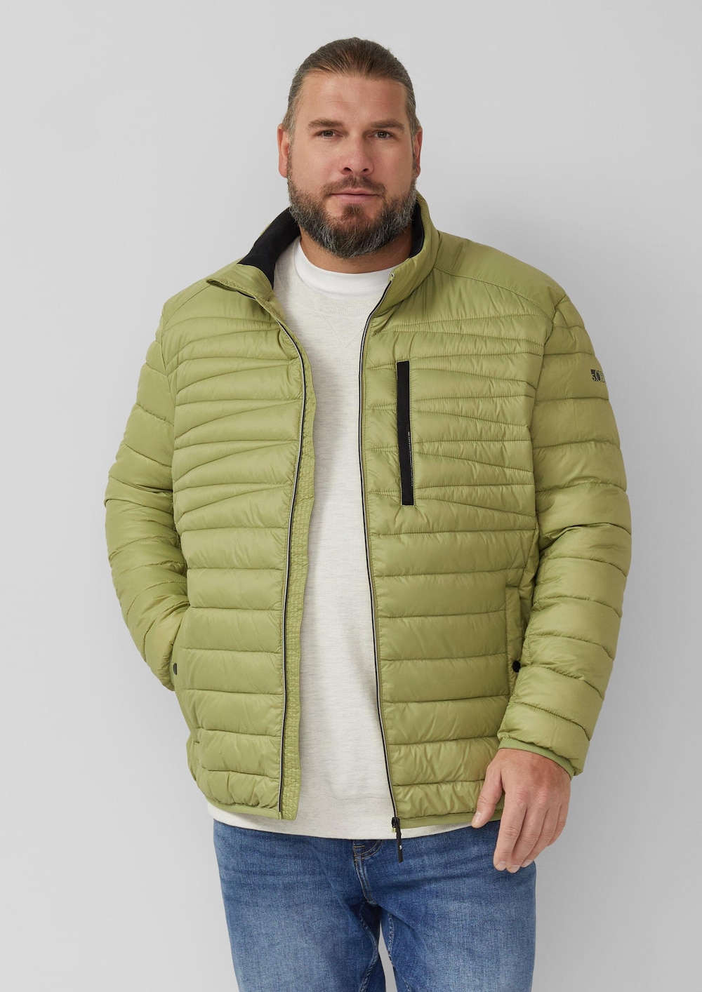 Sportive Steppjacke mit Stehkragen und Innentasche