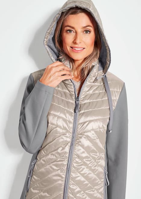 Steppjacke mit abnehmbarer Kapuze