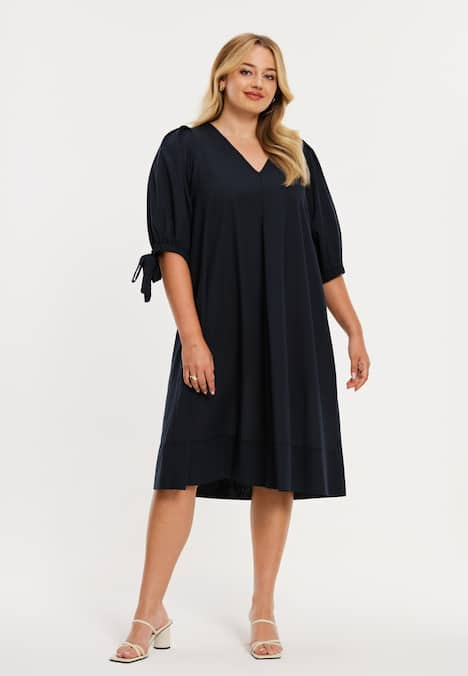 Kleid mit V-Ausschnitt