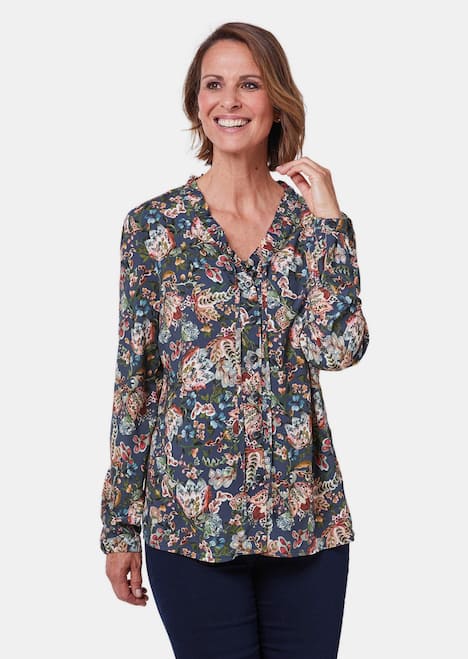 Druckbluse mit raffinierter Ausschnittlösung