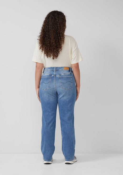 Jeans / Slim Fit / Mid Rise / Straight Leg