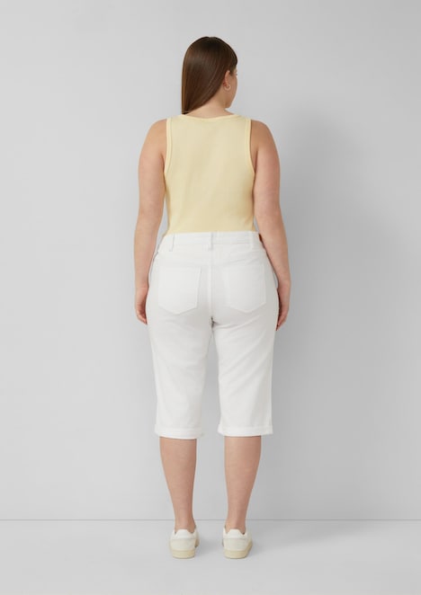 Jeans / Mid Rise / Slim Fit / Capri