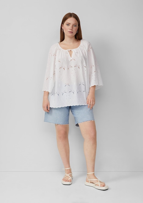 Bluse mit Lochspitzen-Details