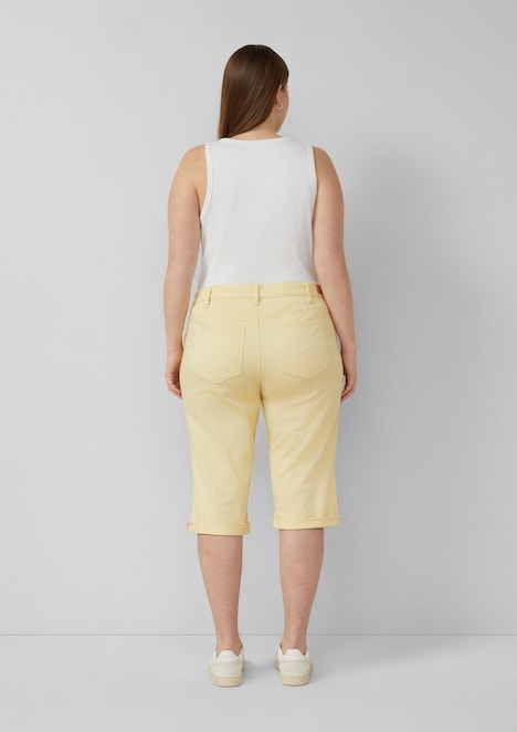Jeans / Mid Rise / Slim Fit / Capri