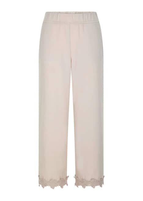 Sommerhose mit floraler Spitze