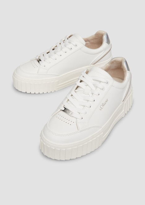 Sneaker mit Plateau-Sohle und Leo-Detail
