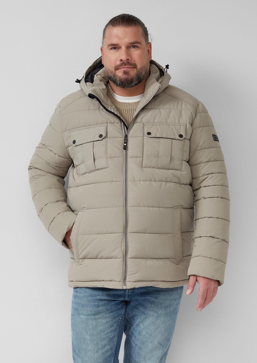 Sportive Puffer-Jacke mit abnehmbarer Kapuze