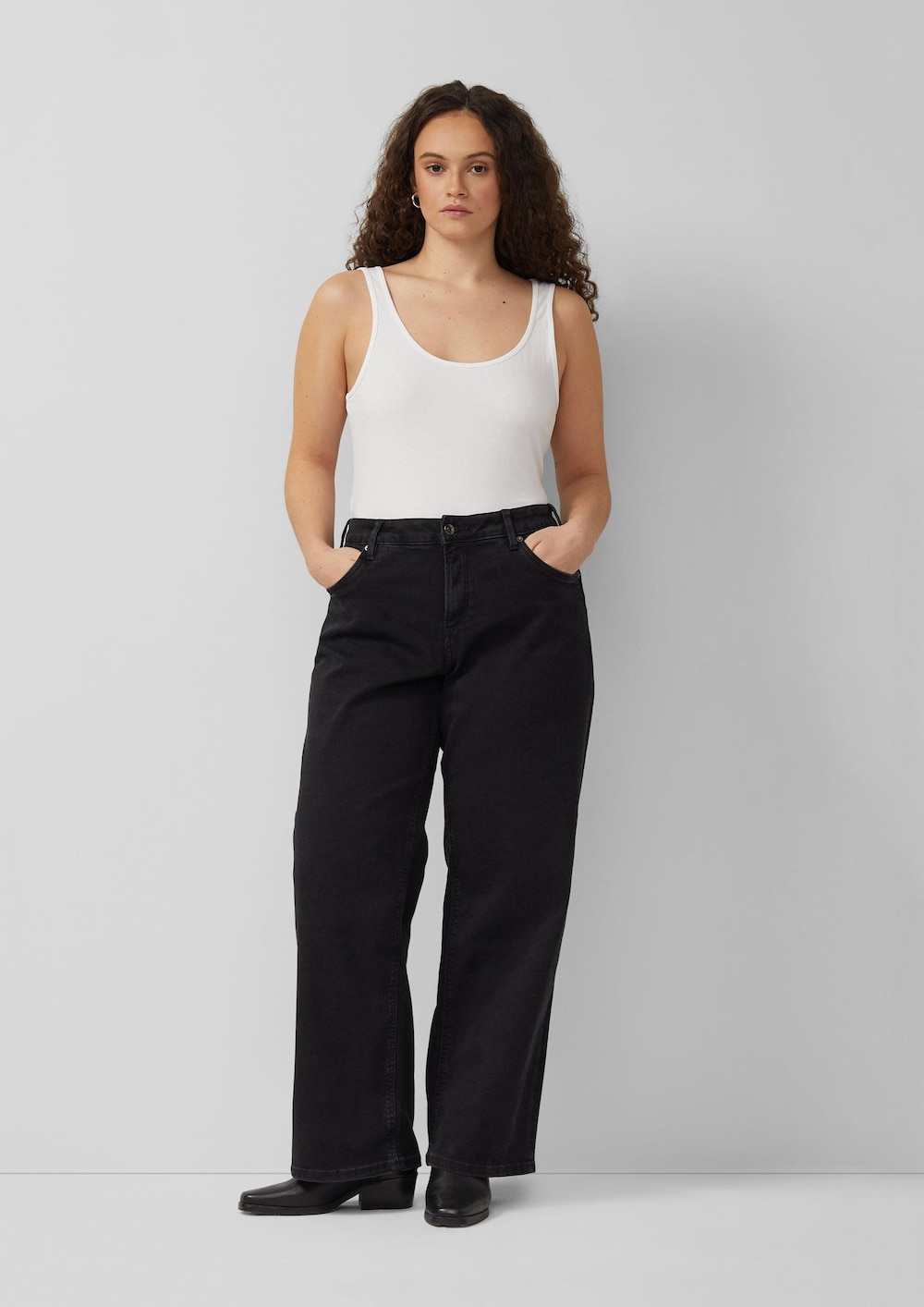 Jeans / Mid Rise / Wide Fit