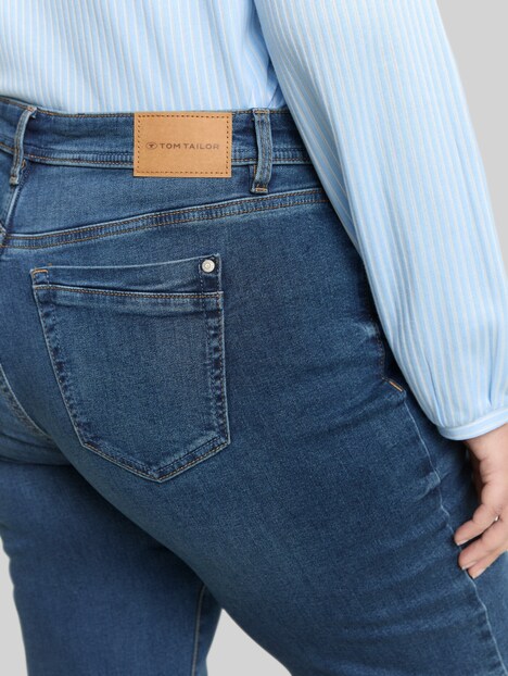 Straight Jeans