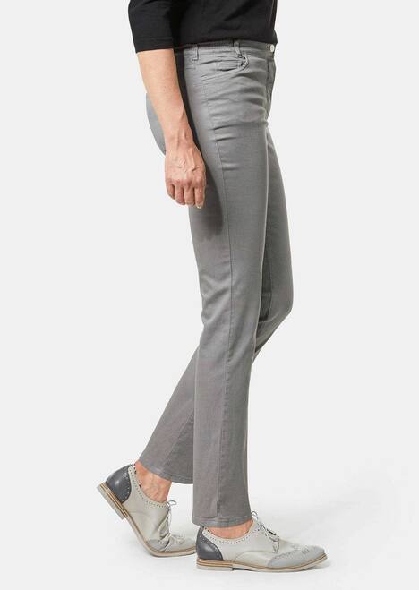 Hose Carla in jeanstypischer Form und trendstarker Farbe