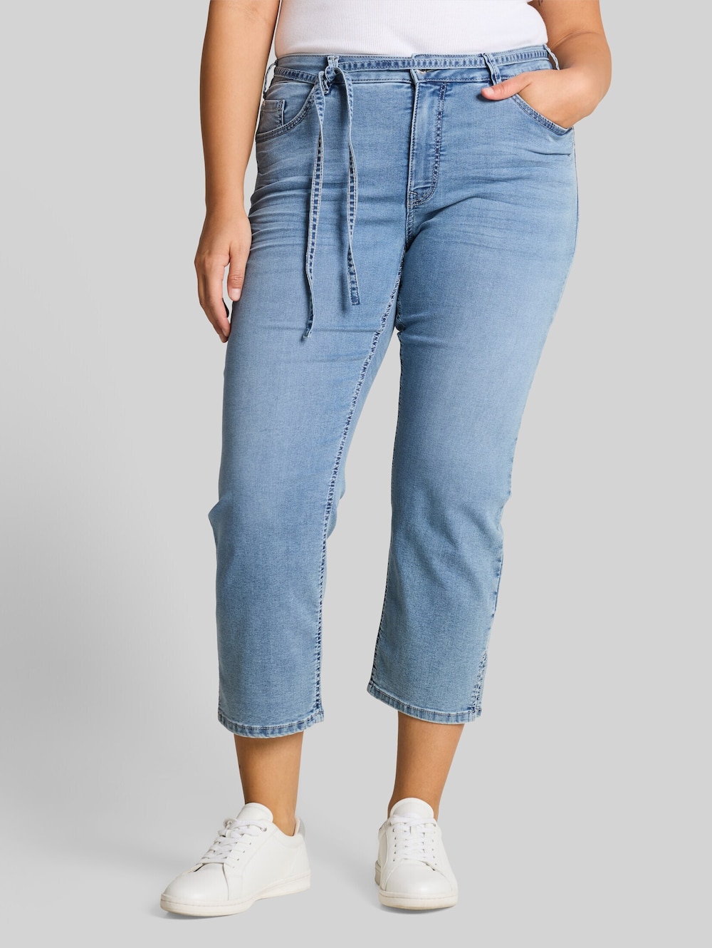 TTPLUS SLIM Jeans mit Bindegürtel