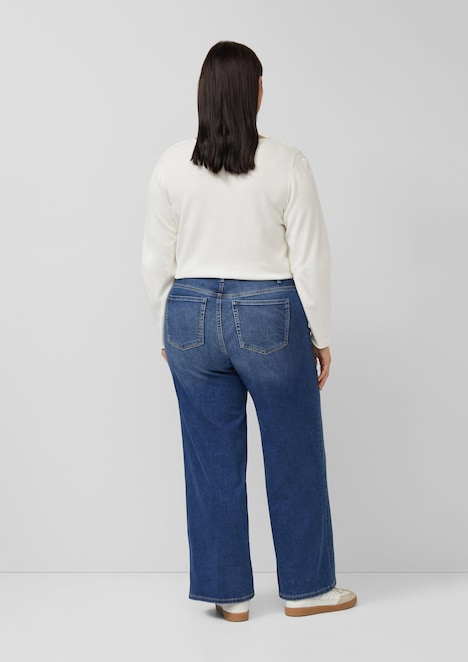 Jeans / Mid Rise / Wide Fit