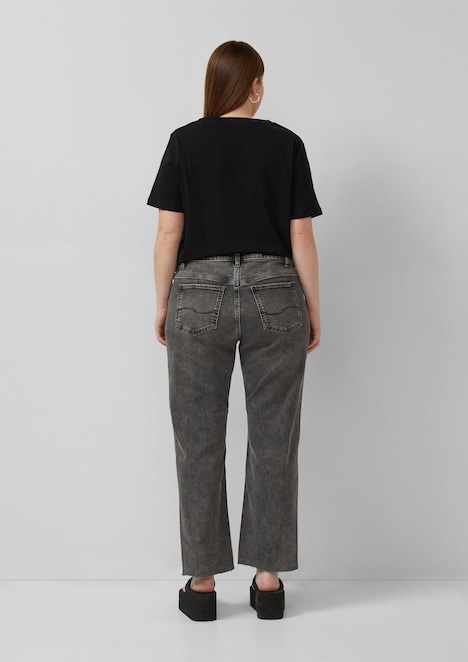 Jeans / Mid Rise / Straight Leg / Cropped