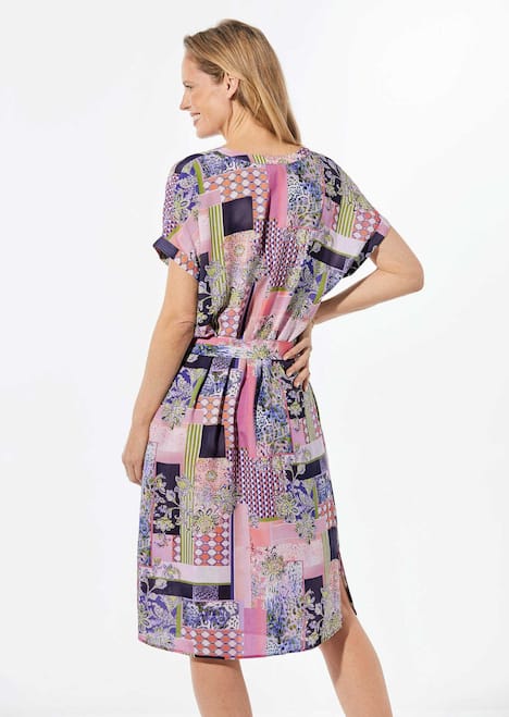 Kleid mit V-Ausschnitt