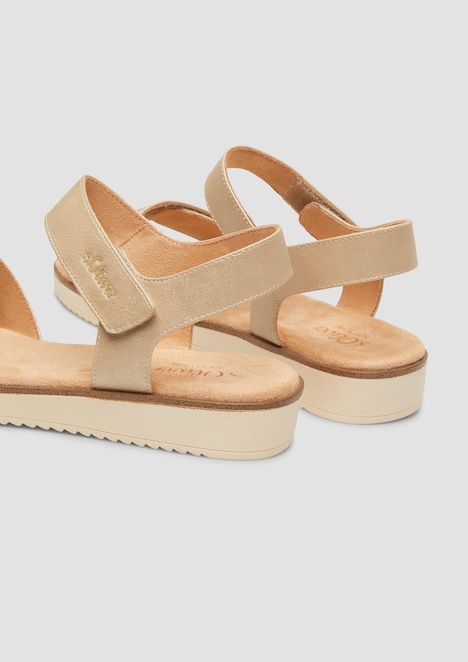 Metallic-Sandalen mit Klettverschluss