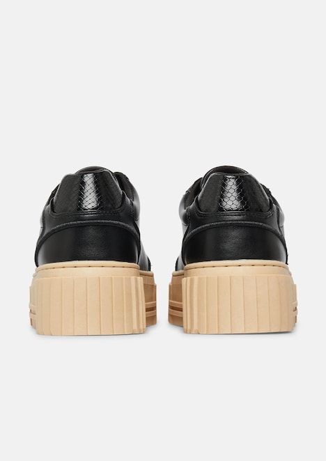 Sneaker mit Plateau-Sohle und Leo-Detail