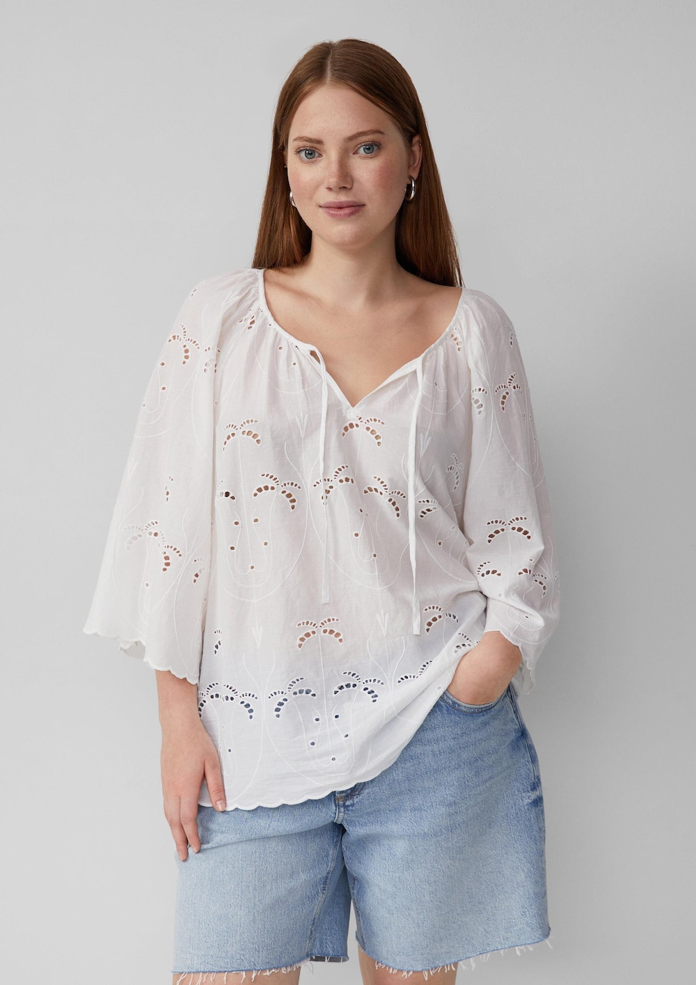 Bluse mit Lochspitzen-Details
