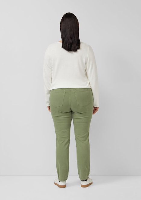 Jeans / Mid Rise / Slim Fit