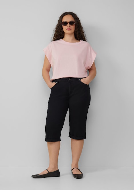 Jeans / Mid Rise / Curvy Fit / Capri Length