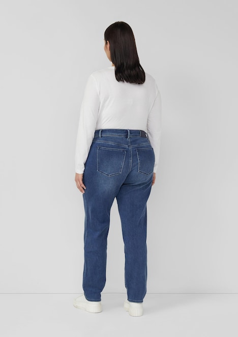 Jeans / Mid Rise / Tapered Fit / cosy inside