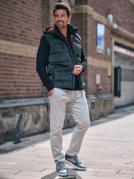 Herren Cord-Weste mit Funktionsdetails , Dunkelgruen