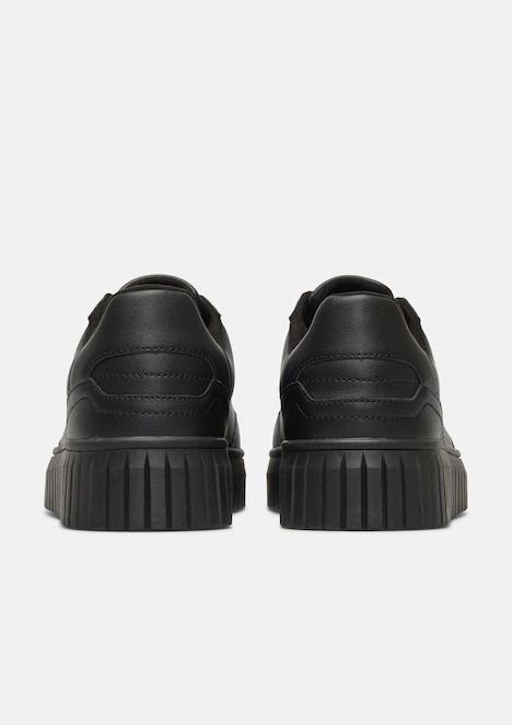 Sneaker mit Plateau-Sohle