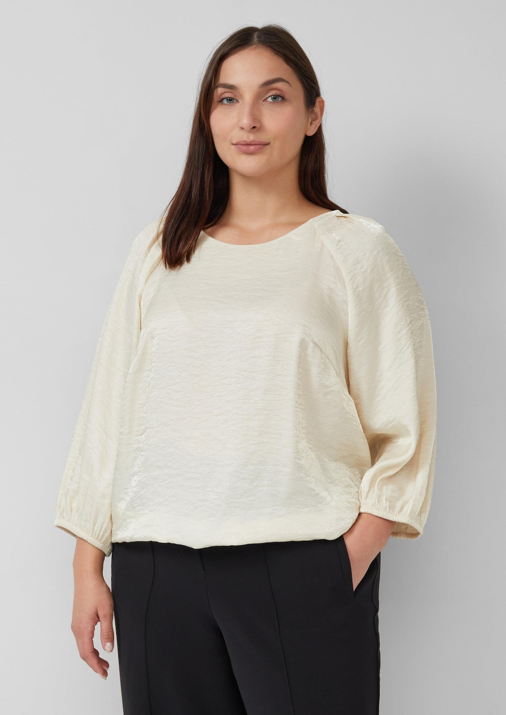 Glänzende Bluse im O-Shape