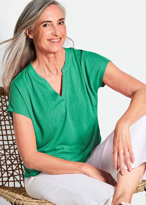 Luftiges Basicshirt mit V-Ausschnitt