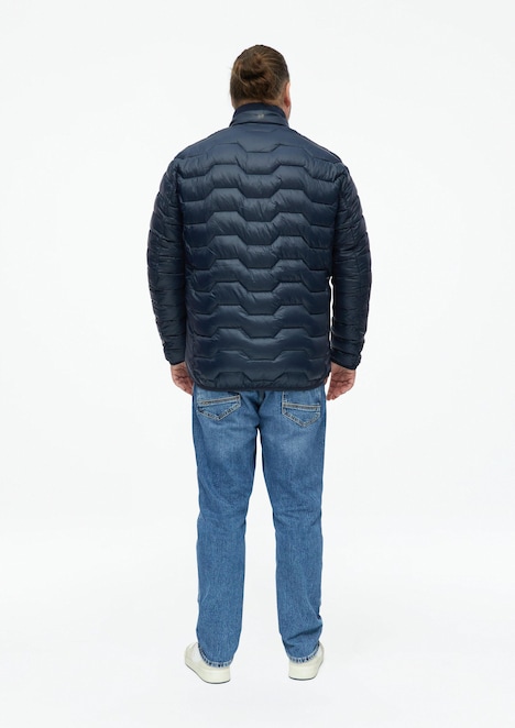 Leichte Steppjacke mit Kontrast-Details und Stehkragen