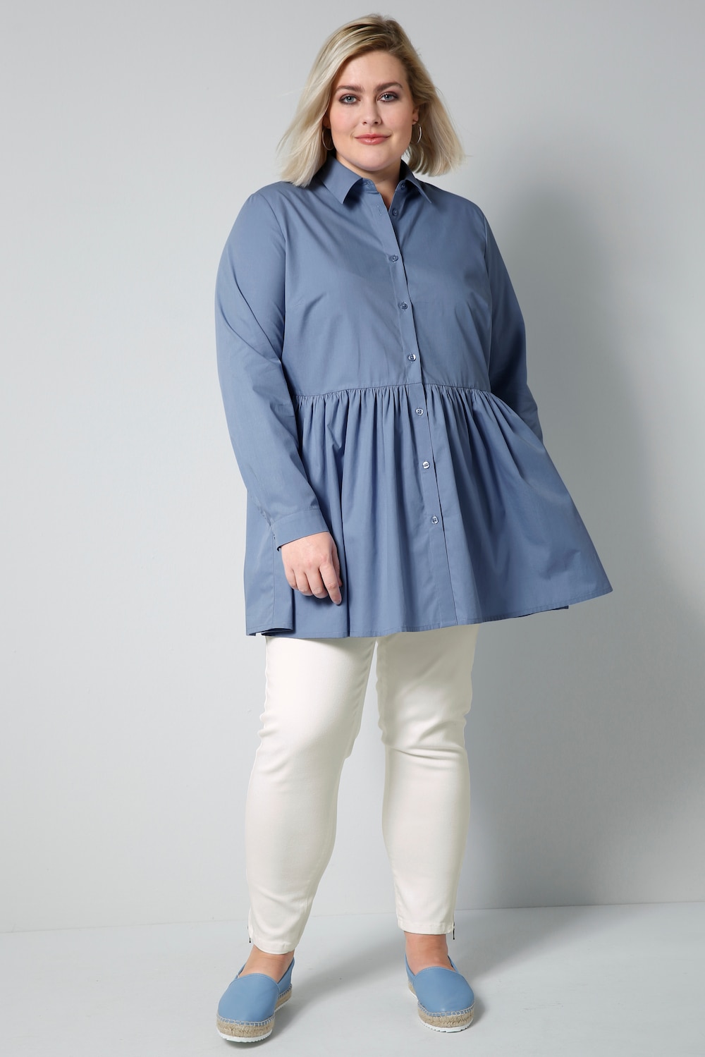 lange blouse, brede volants, lange mouwen