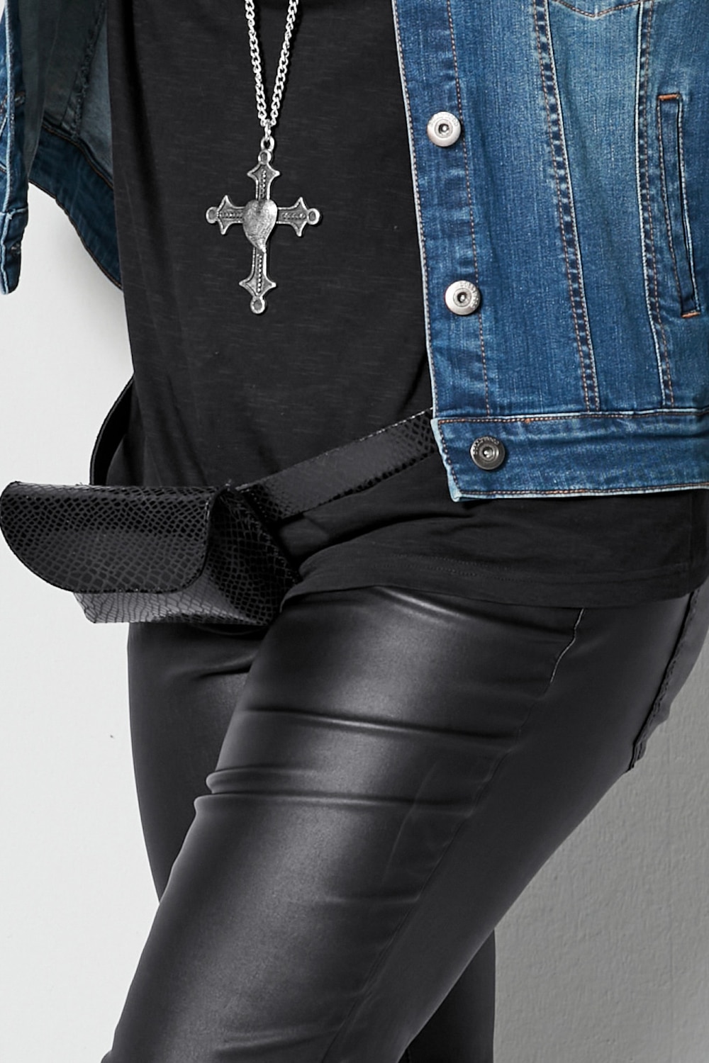 Heuptasje, leren look, slangenprint