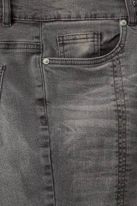 Jeans mit streckendem Schlitz am Saum
