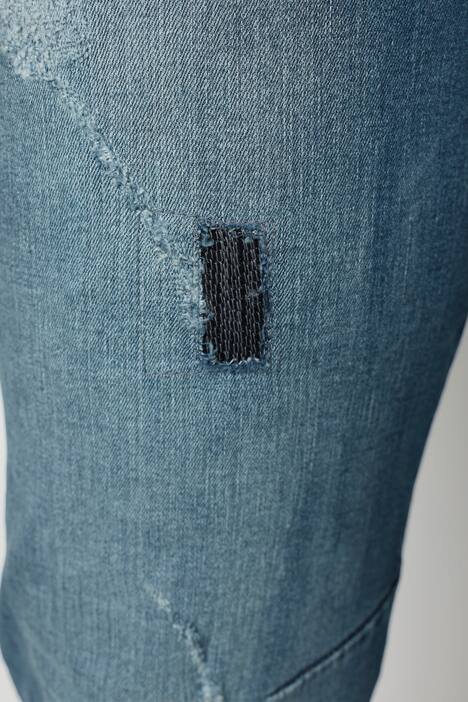 Jeans mit Destroyed-Effekten