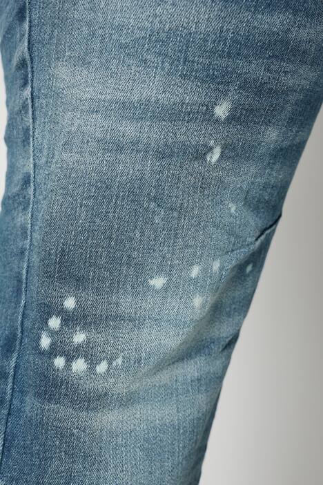 Jeans mit Destroyed-Effekten