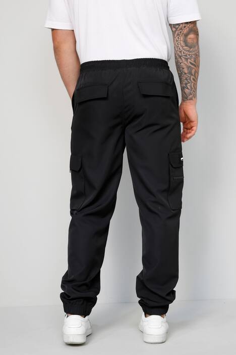 Cargo broek met cargozakken aan de zijkant