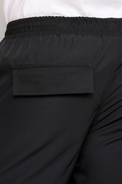 Cargo broek met cargozakken aan de zijkant