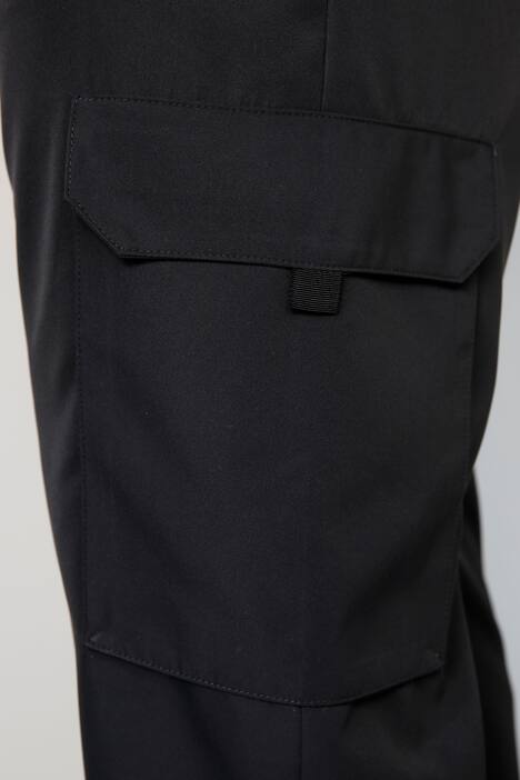 Cargo broek met cargozakken aan de zijkant