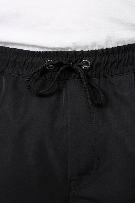 Cargo broek met cargozakken aan de zijkant