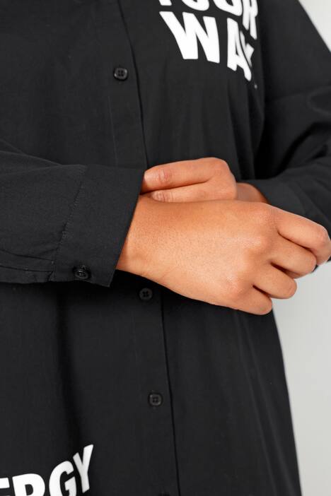 Lange blouse, oversized, tekst, overhemdkraag, lange mouwen