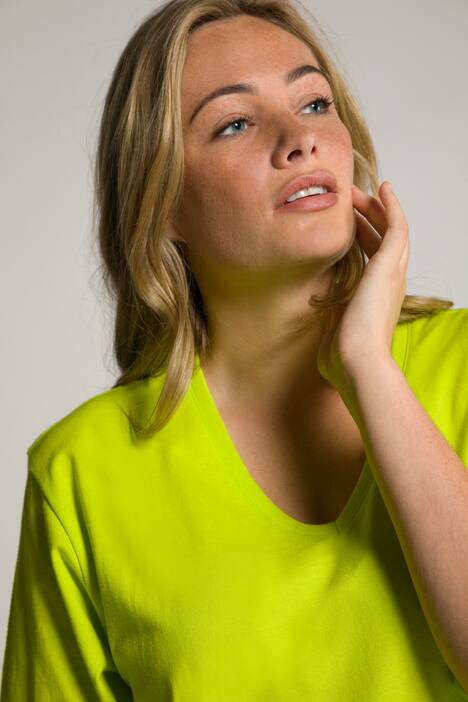 T-shirt, dekolt w serek, luźny krój, rękaw 1/2