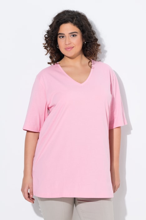 T-shirt dalle linee morbide con scollo a V e mezze maniche