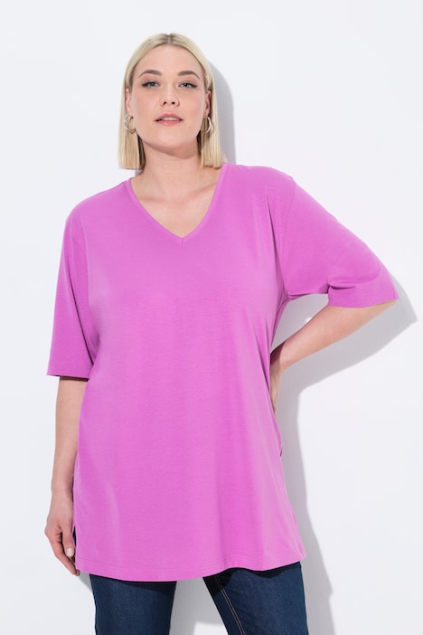 T-shirt dalle linee morbide con scollo a V e mezze maniche