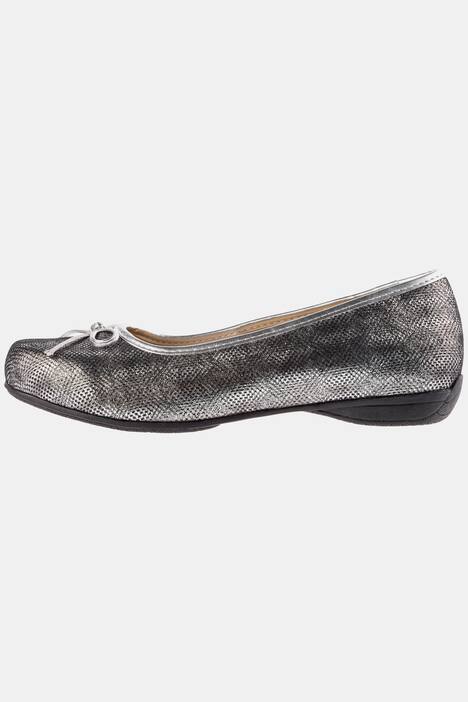 grey ballerinas