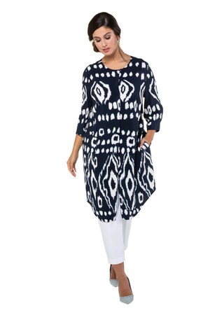 Ulla Popken Longblouse Grafische Dessin Verdekte Knopenlijst Afgeronde Zoom Grote Maten ulla popken kopen in de aanbieding