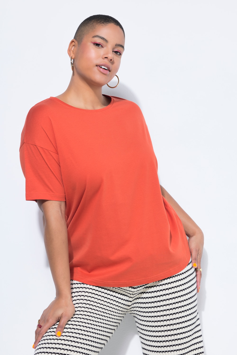 T-shirt, relaxed, basic, oversized schouders