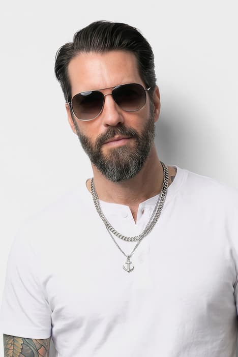 T-shirt Henley, collection Basic. Manches courtes et patte de boutonnage