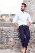 Chemise en lin mélangé. Manches longues et col à pointes boutonnées - coupe Modern Fit